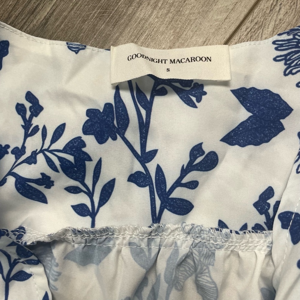 Goodnight Macaroon PAULA V-NECK FLORAL PRINT MAXI DRESS blue and white size S - Picture 4 of 5